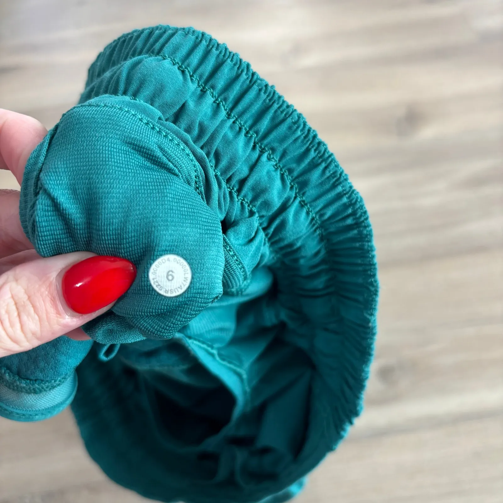 Lululemon Hotty Hot Low Rise Short 2.5" Teal Lagoon Women Size 6 - Image 3