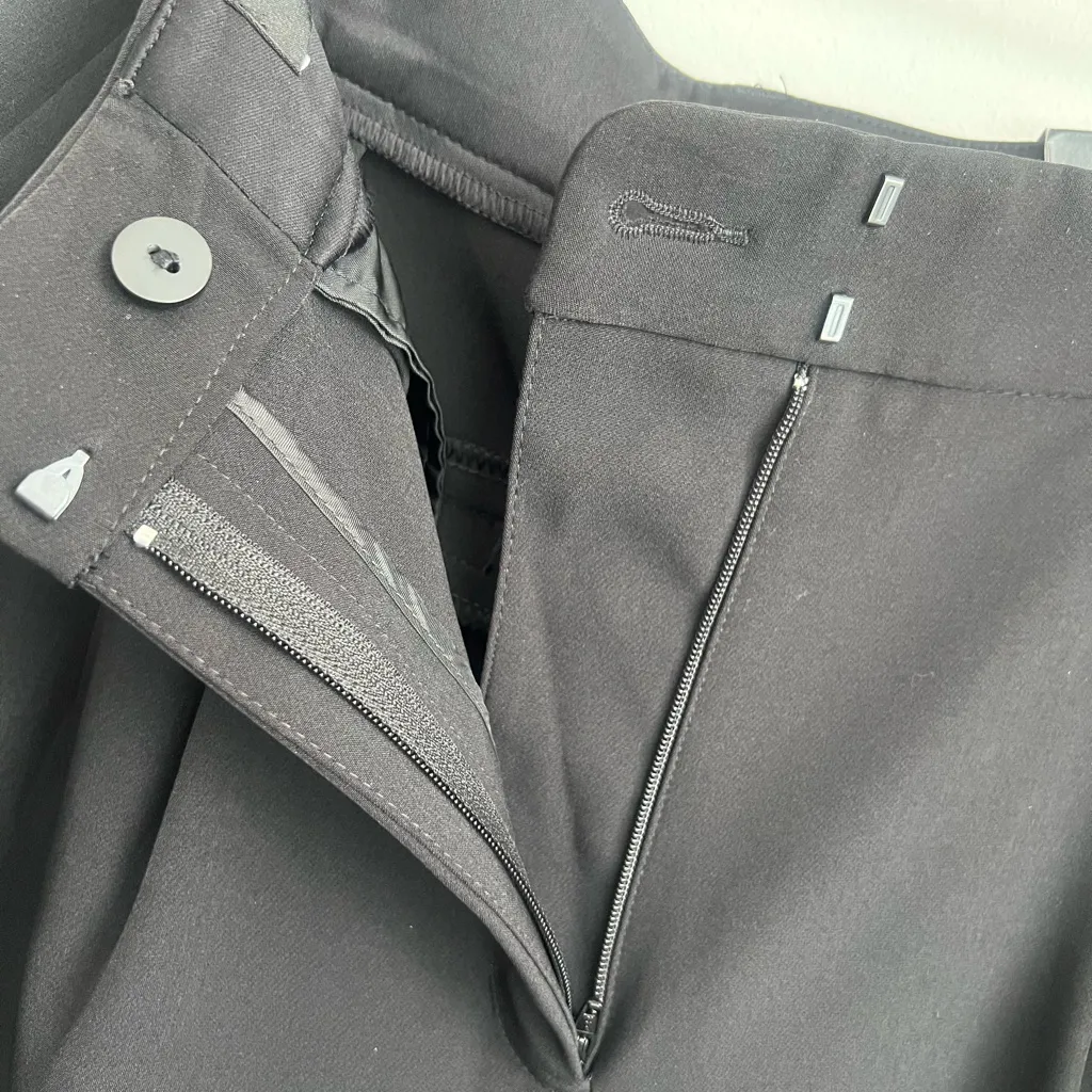 Express  Trousers woman’s size 6 color Black with Classic Design business casual - Image 4