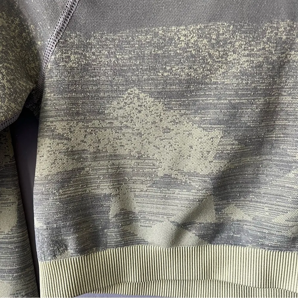 🛍️Gymshark Adapt Ombré Seamless Long Sleeve Size Small - Image 3