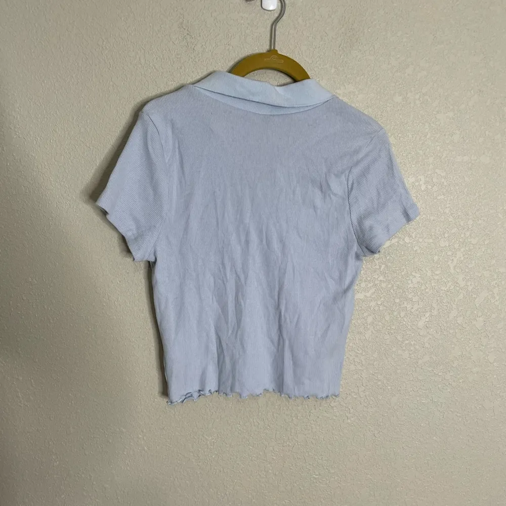 Wild Fable Baby Blue Lettuce Hem Crop Santa Barbara Country Club Shirt Large - Image 5