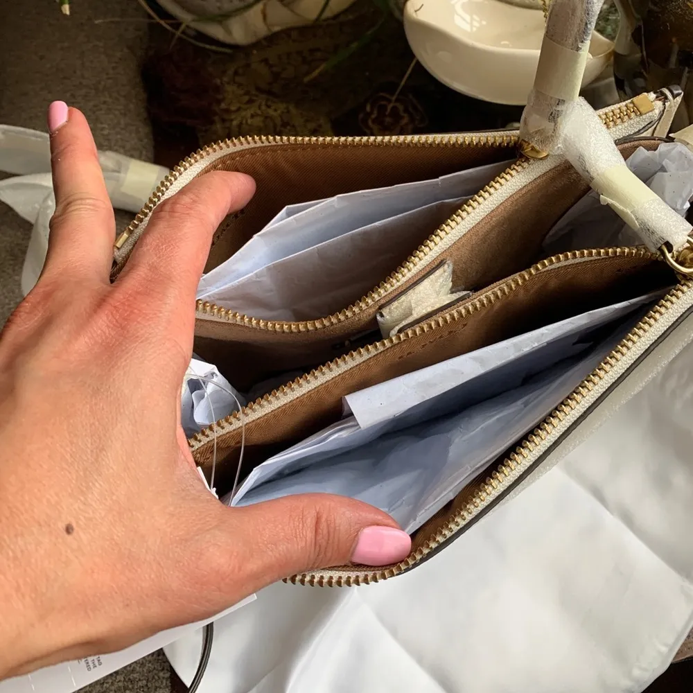 Authentic COACH 1941 Pebbled metallic gold leather 2 zip/Snap/Turnlock Crossbody - Image 13