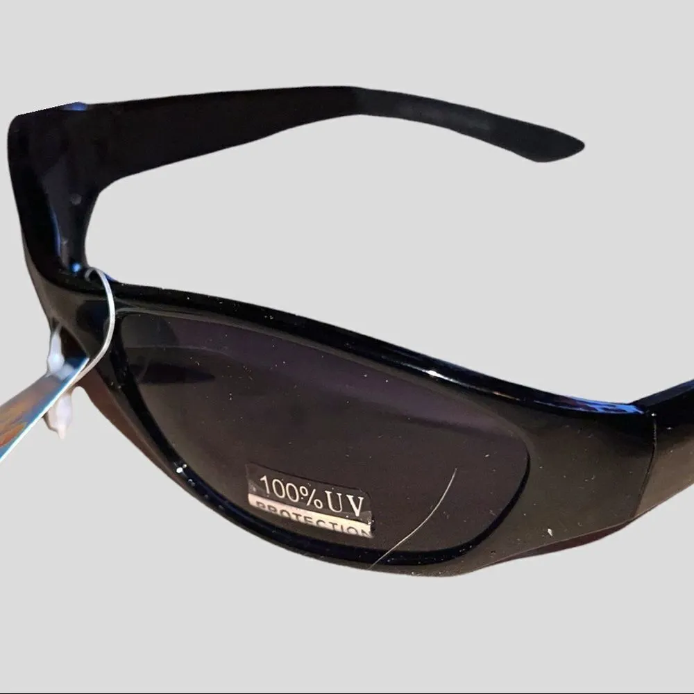 NWT! UV protection black frame dark tint sunglasses - Image 7