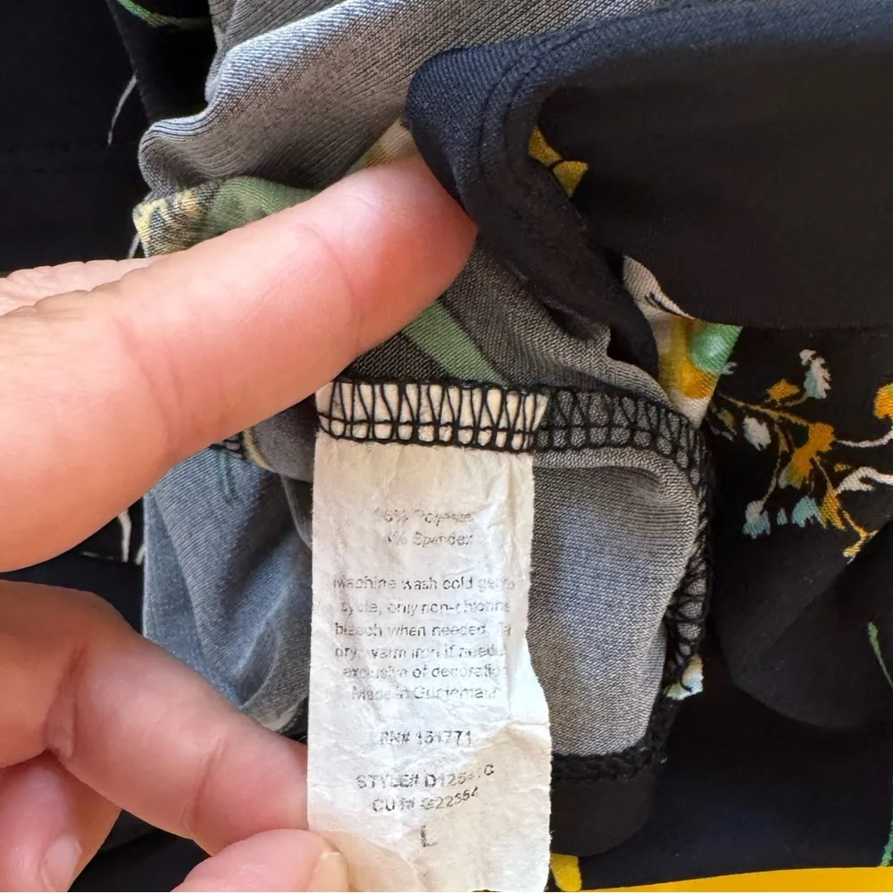 Women’s Kaileigh navy blue floral sleeveless deep v-neck dress size Large - Image 4