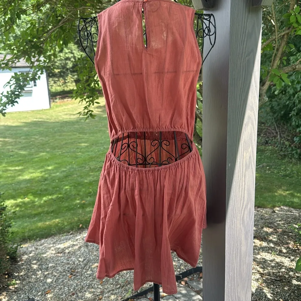 Sun and shadow sleeveless cut out back dress - Image 3