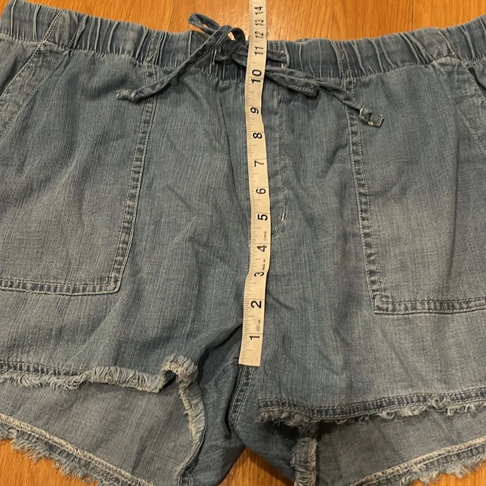 Seven  7 women’s  shorts  size Xlarge. - Image 3