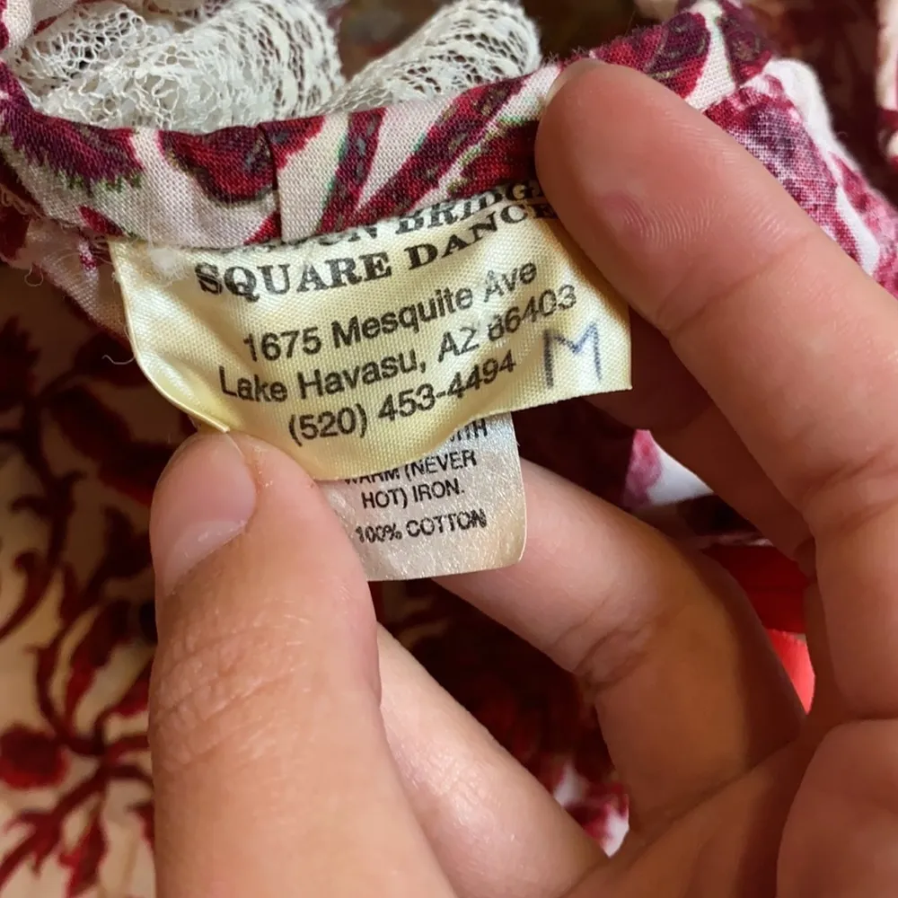 VINTAGE RED ROSE PRINT LACE TRIM PEASANT BLOUSE CLOWN COSTUME Size M - Image 2