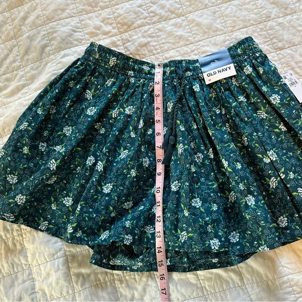 Old Navy High-Waisted Volume Flounce Shorts Floral Medium NWT NEW - Image 4