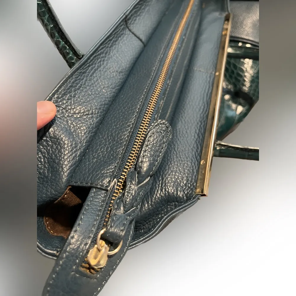 Rowallan of Scotland Genuine Leather in Crocodile Pattern w/ Gold Metal Accents - Image 11