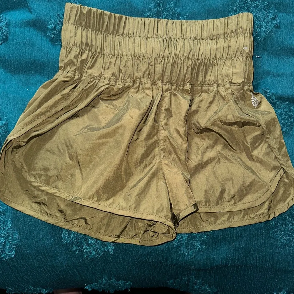 NWOT The Way Home Shorts Green - Image 4