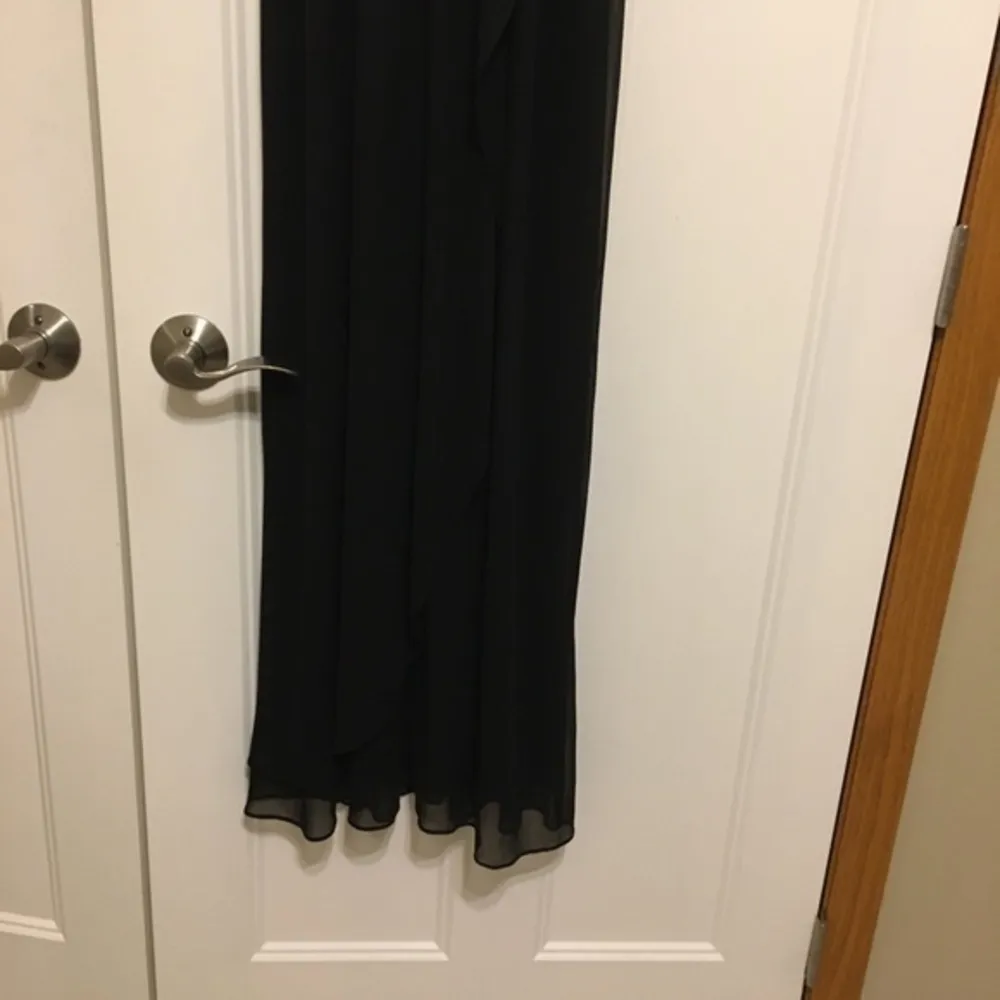 Beautiful Black formal dress size 4 - Image 6
