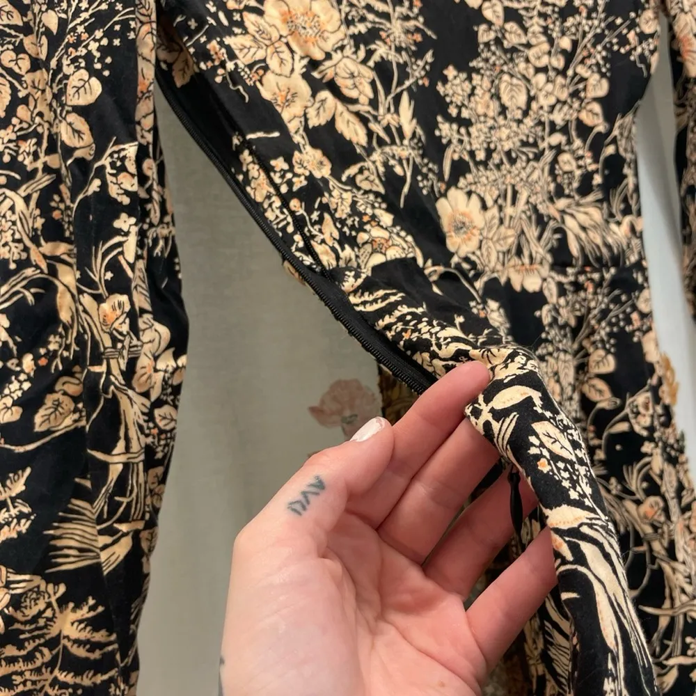 Urban Outfitters Floral Romper - Image 6