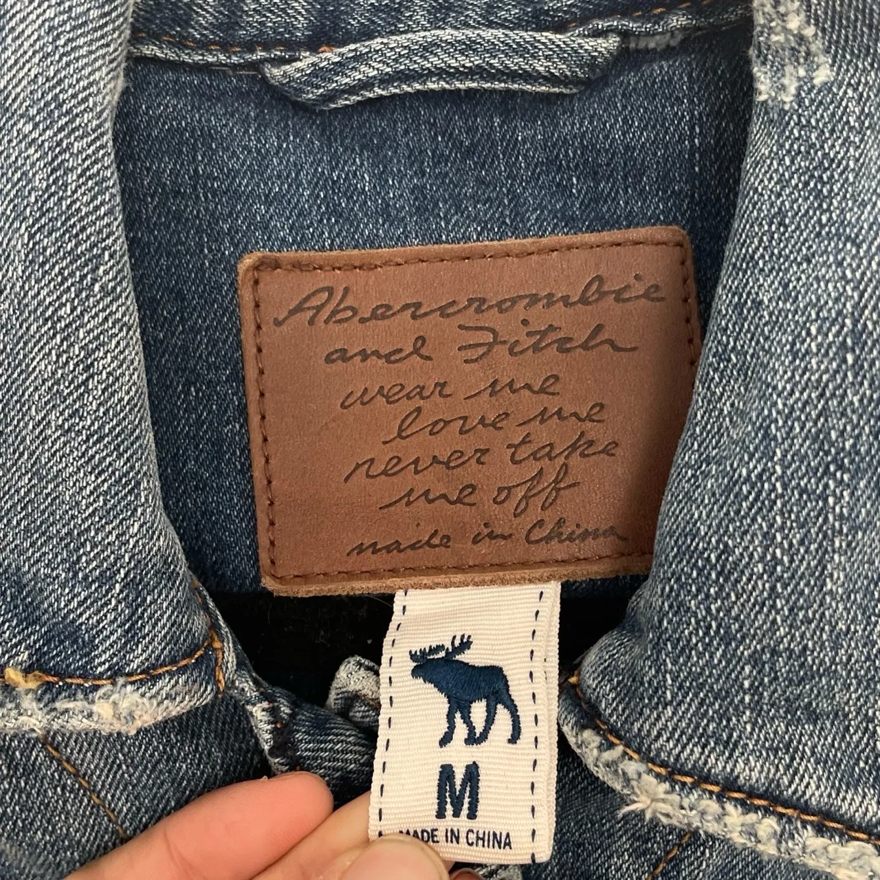 Abercrombie &‎ Fitch Women's Vintage Y2K Distressed Trucker Denim Jacket Size M - Image 6