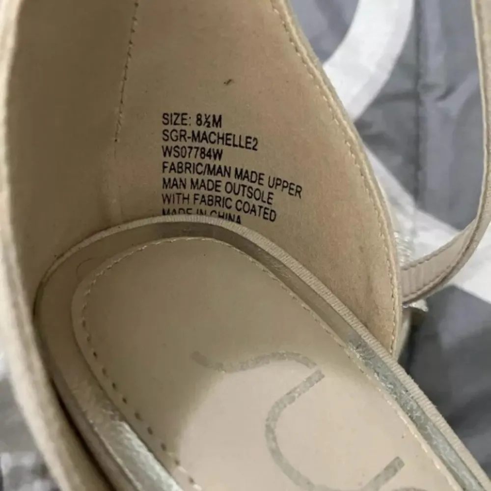 Sugar Cream Heels with Rhinestone Embellishment Size 8.5 - Image 5