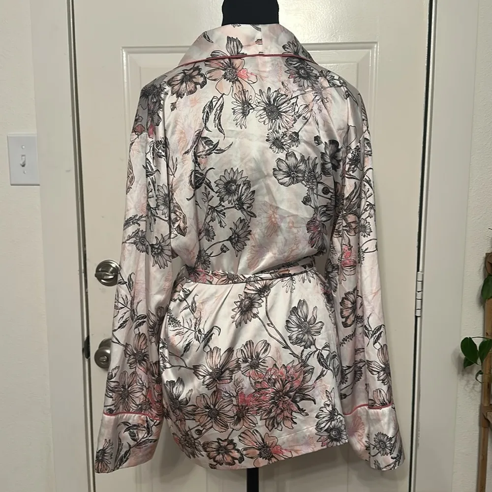 Victoria’s Secret Floral Pink Satin Kimono large - Image 4