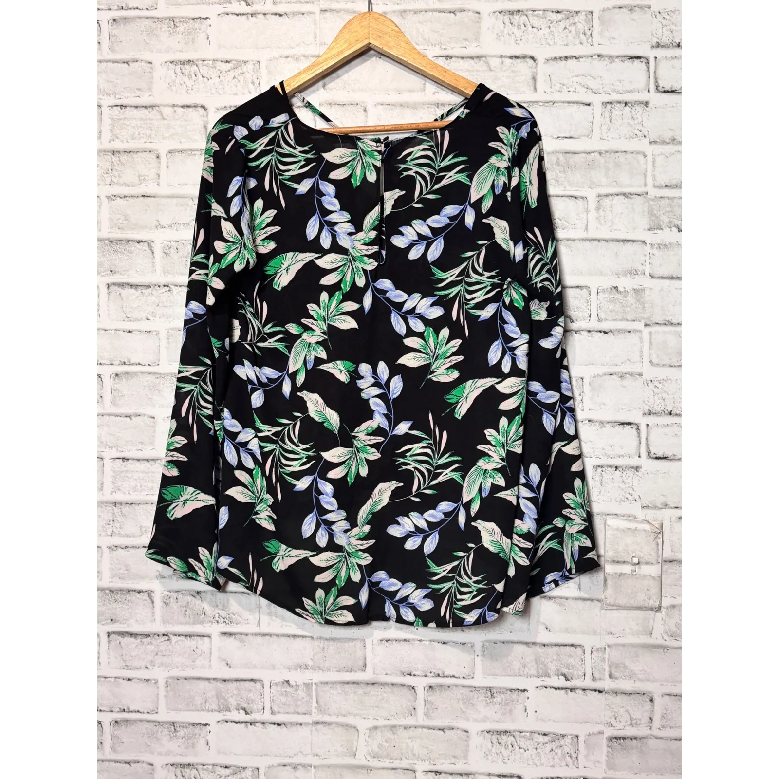 Lush Womens Top Medium Black Green Blue Floral‎ Keyhole Long Sleeve - Image 5