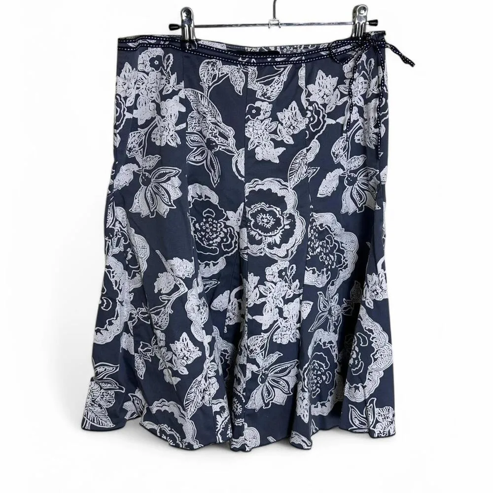 Grey and white floral print midi skirt #floral #skirt Blue Size M - Image 4