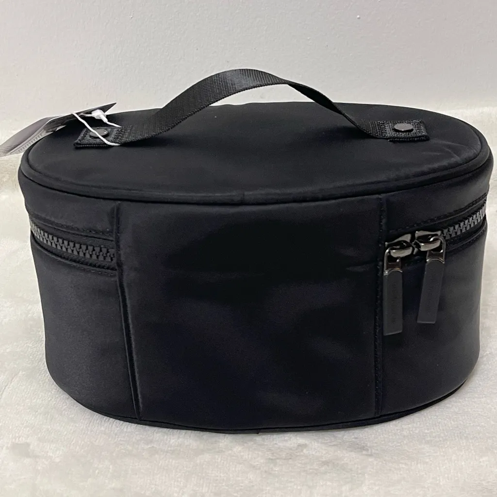 Lululemon Oval Top-Access kit Vol 3.5L in Black - Image 5