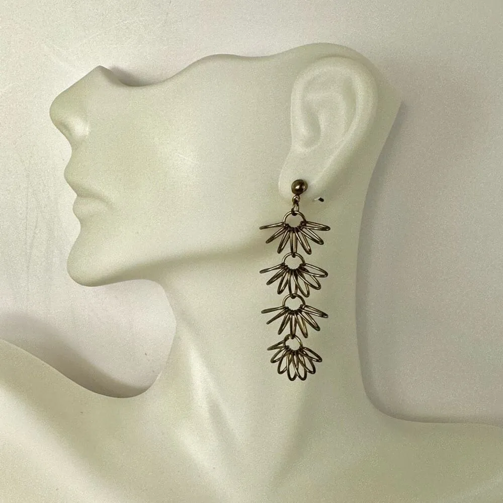 Gold tone wire flower multi tier drop post earrings - Image 2