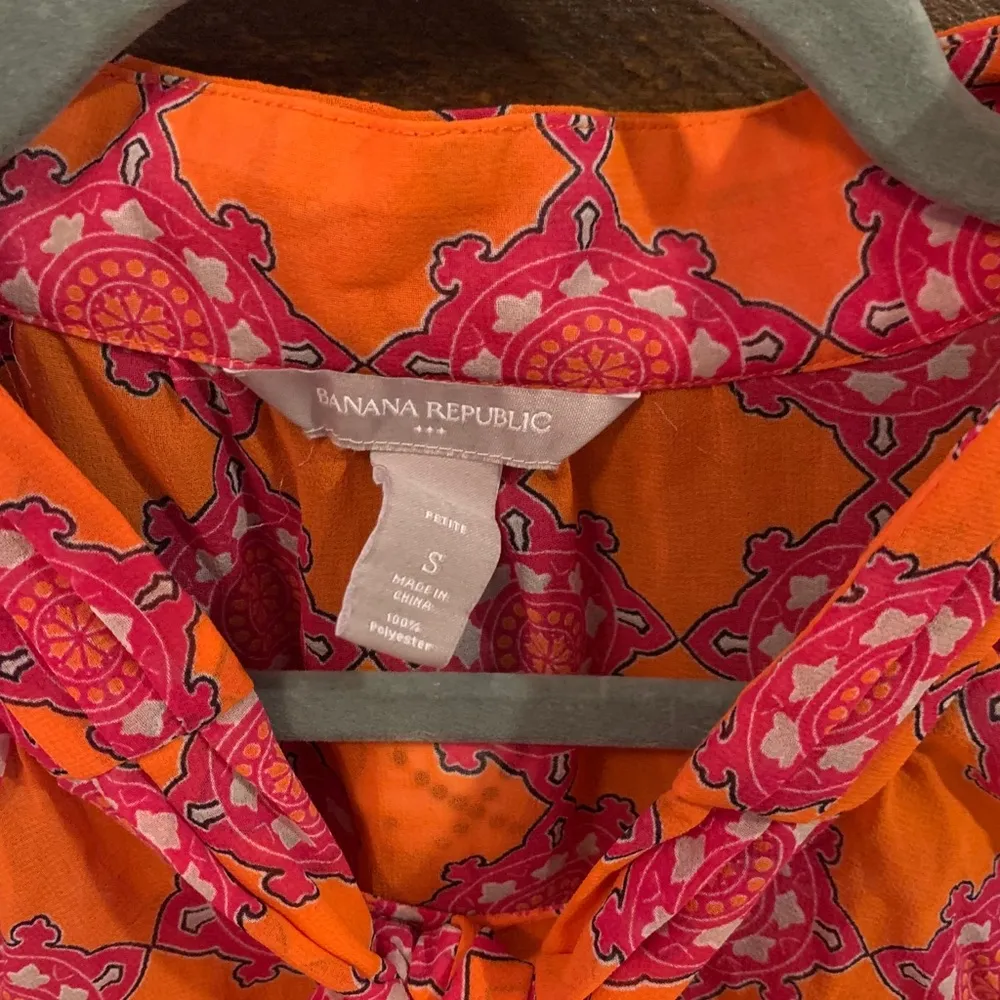 Banana Republic Orange & Pink Patterned Chiffon Top with Bow Size S - Image 3