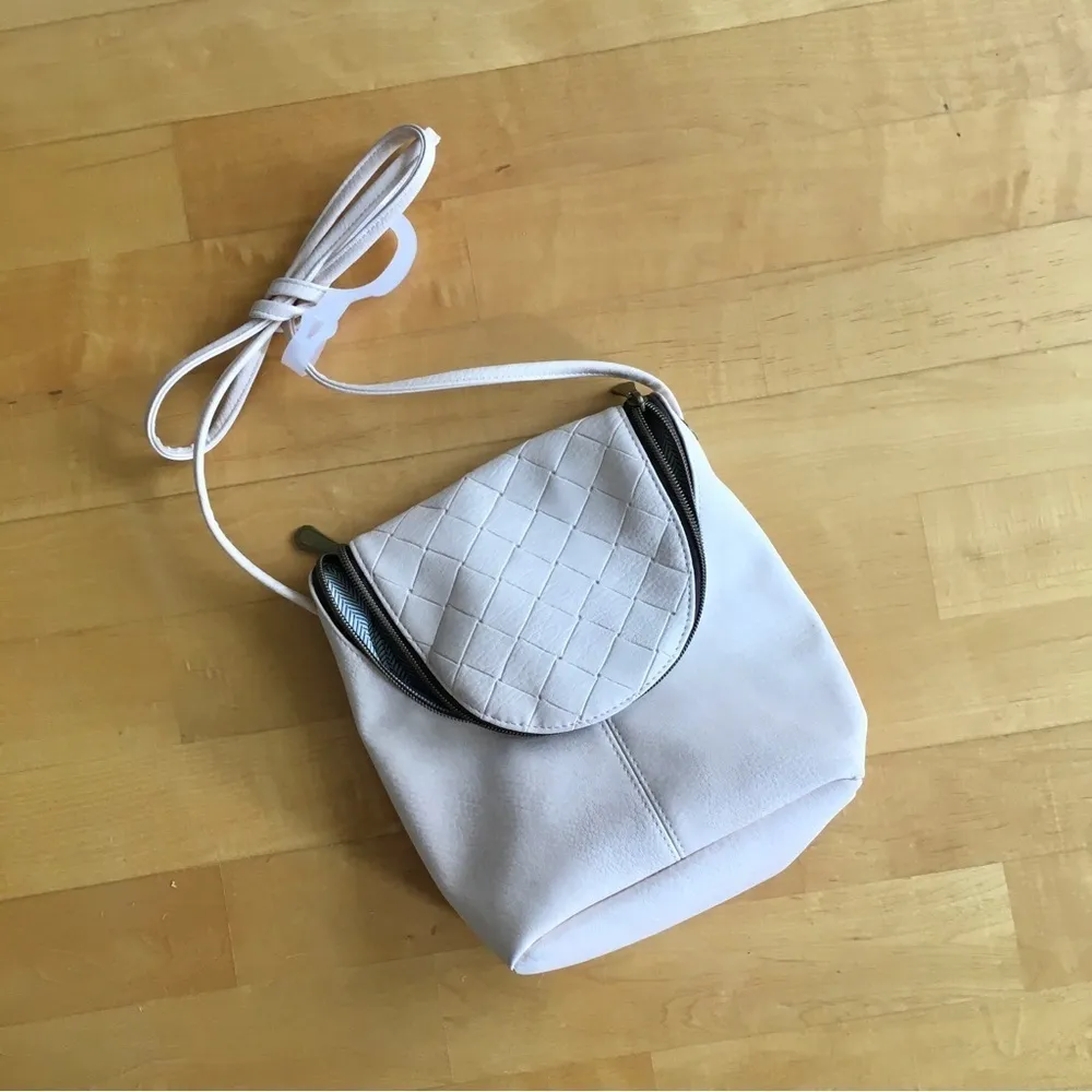 Quilted Crossbody Bag, Cream with Black, White Abstract Print Interior Black - Image 3