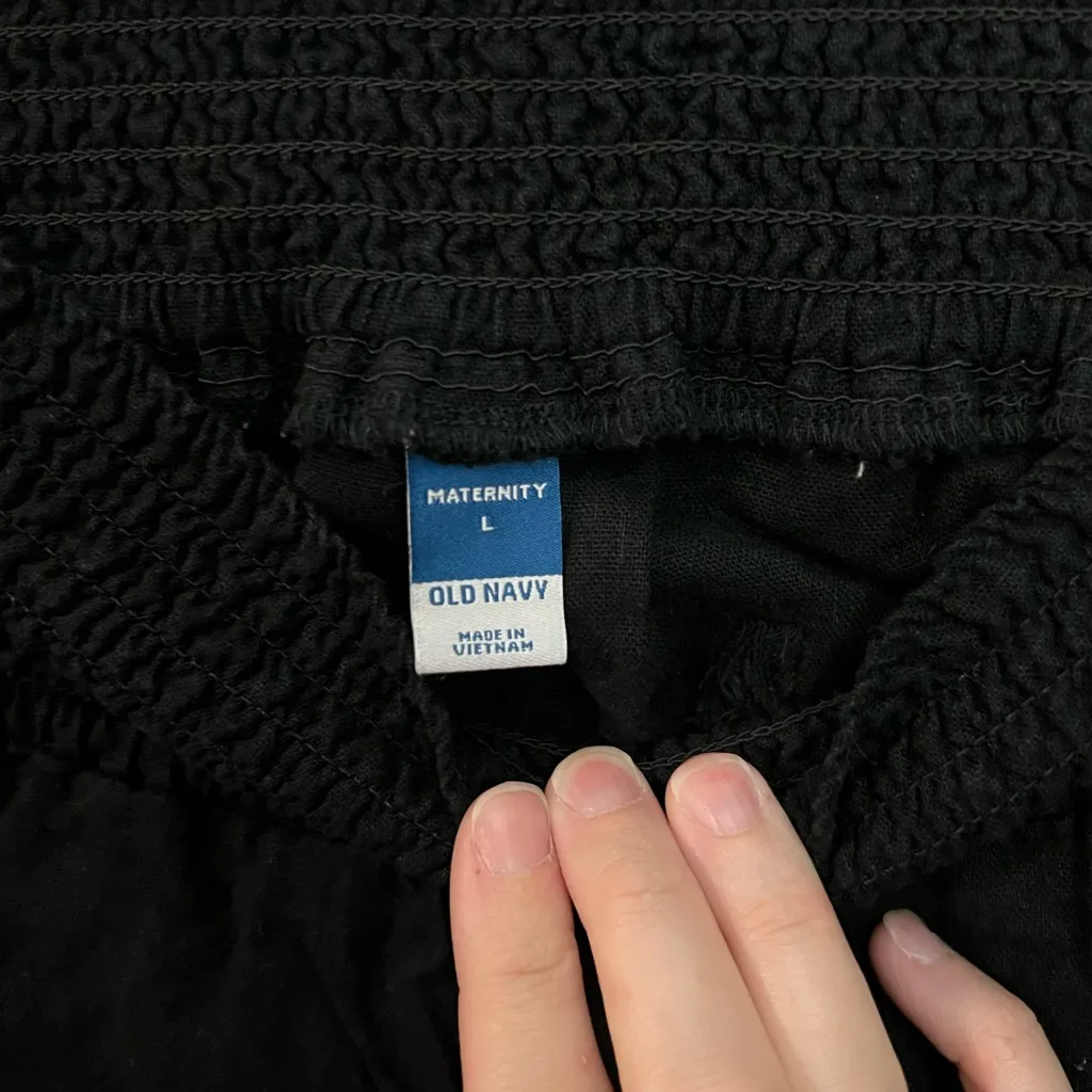 Old Navy Maternity shorts - Image 4