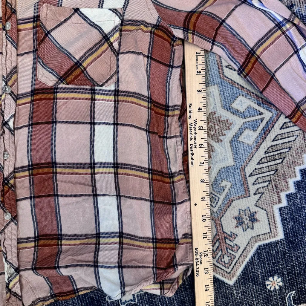 Universal Thread Plaid Lightweight Button Down Long Sleeve Size Medium - Image 10