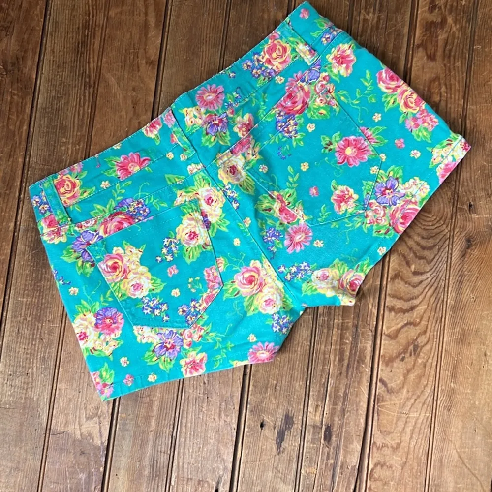 Women’s vintage Y2K Wallflower low rose bright floral short shorts size 7 - Image 2