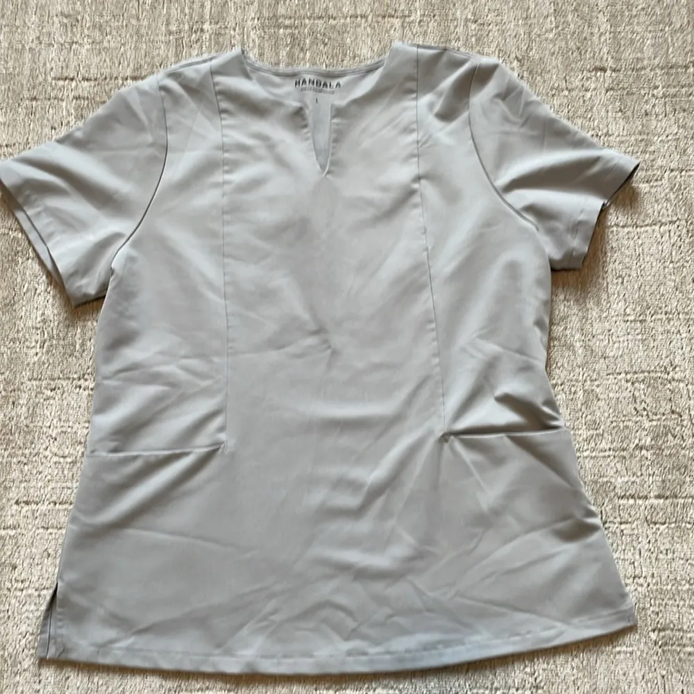 Mandala gray scrub top sz L Size L - Image 3