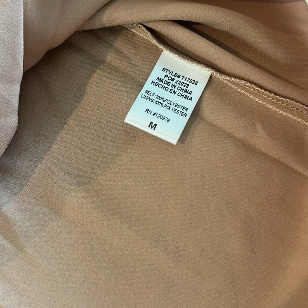 Entro NWT  Tie Neck Satin Top Sz M - Image 7