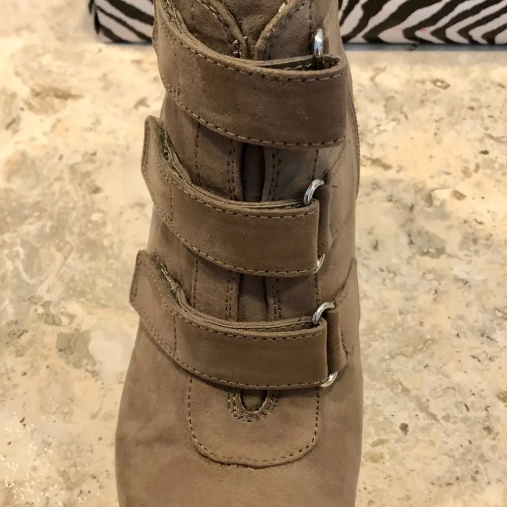 Dana Buchman Taupe 3" Wedge Bootie Ankle Womens Size 8M New NIB Taupe Zipper - Image 4