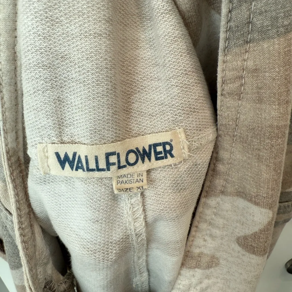 Wallflower Camouflage Overall Shorts size XL Tan - Image 3