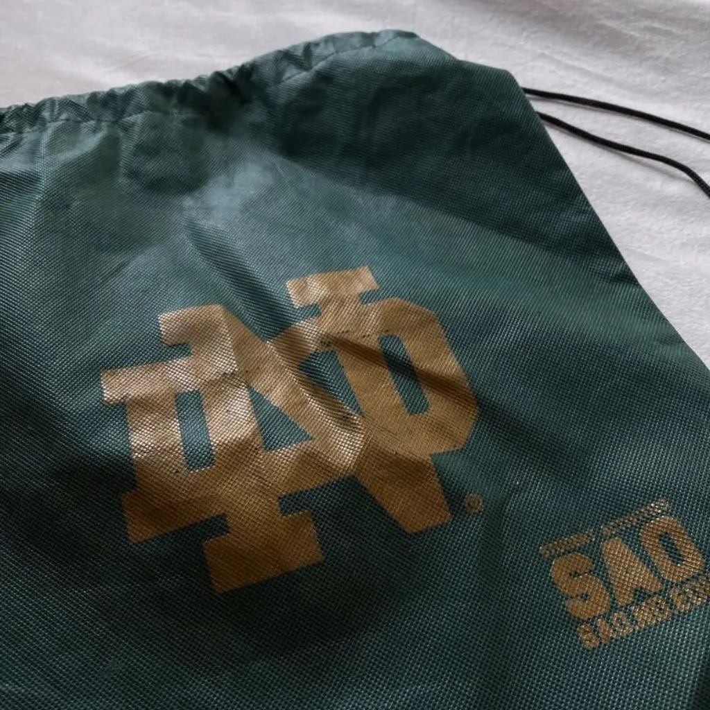 Notre Dame forest green and gold drawstring bag - Image 6
