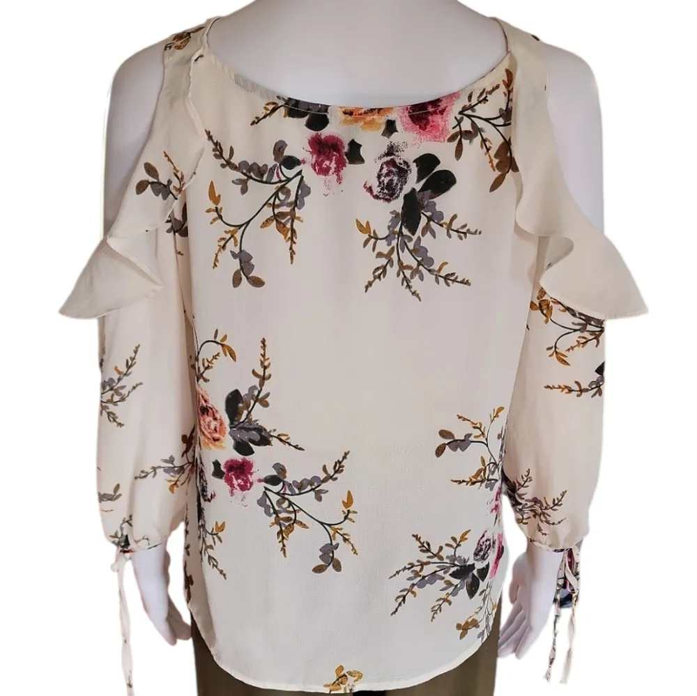 Staccato Stitch Fix White Floral Crepe Ruffle Cold Shoulder Blouse Size Small - Image 5