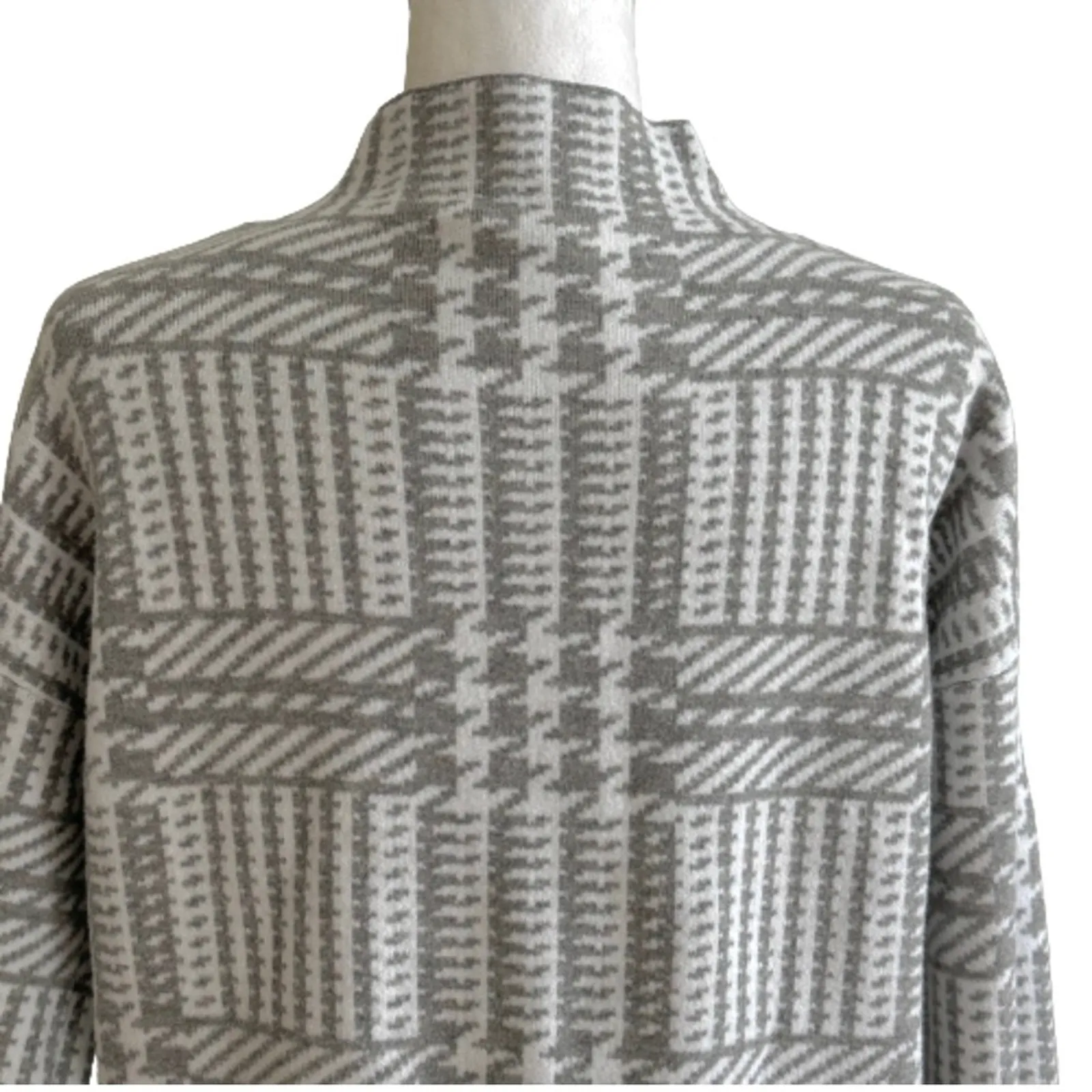 Max Studio Sweater Gray White Houndstooth Mock Neck Boxy Pullover Sweater Small - Image 7