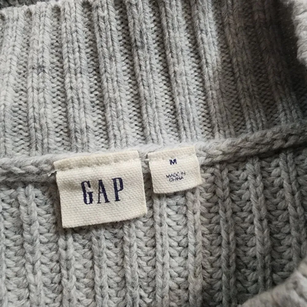 Gap Gray Sweater (M) - Image 5