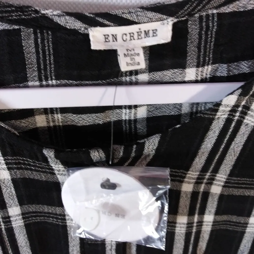 En Creme Black and white Plaid Blouse Size M - Image 5