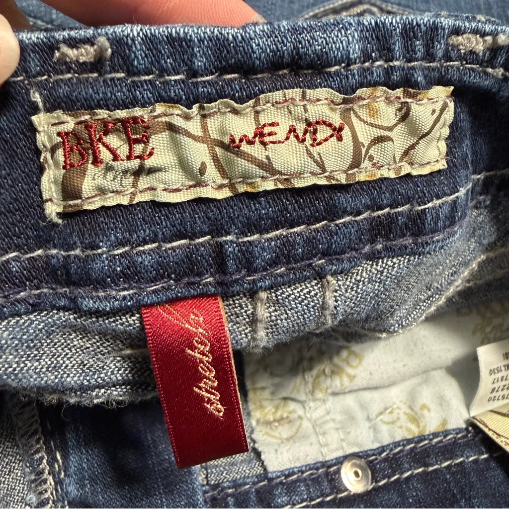 BKE Denim Wendy stretch Jean shorts size 26 - Image 4