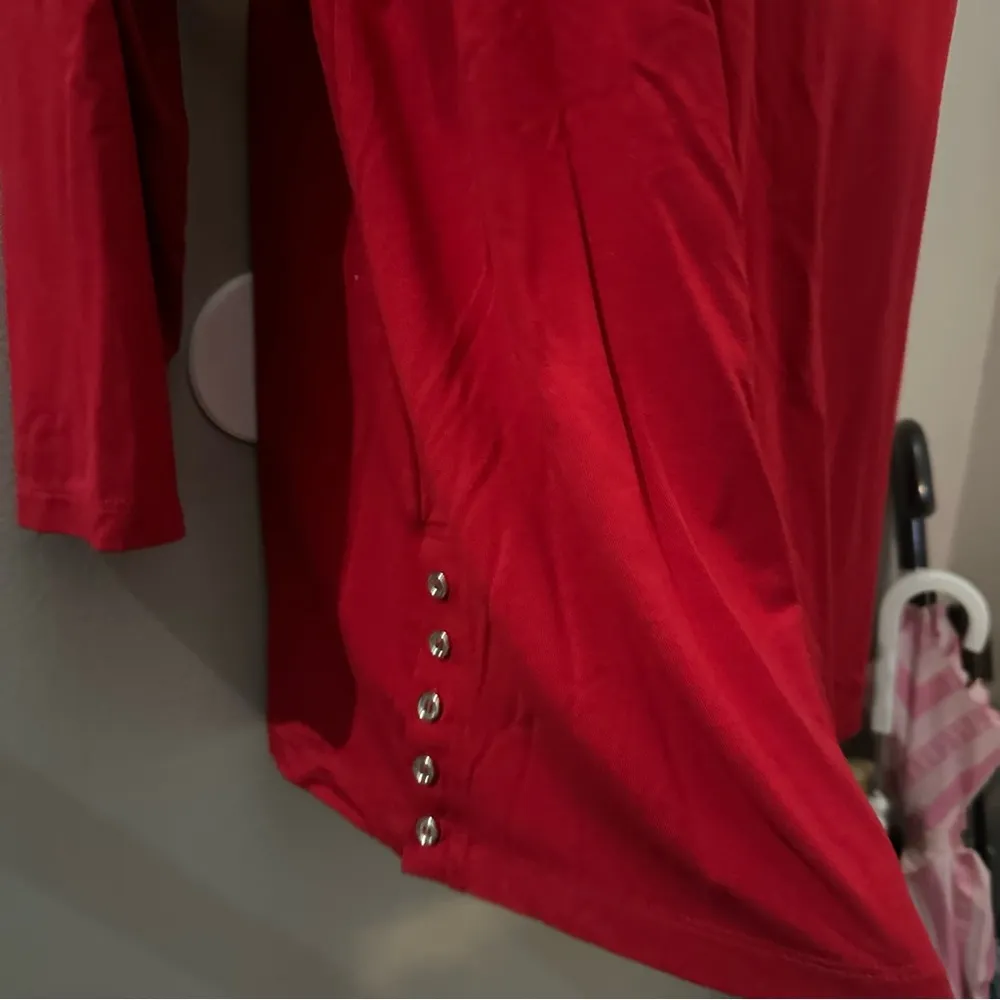 Women's Red V-Neck Top Gold Tone Button Detail Blouse Susan Graver 1X Office - Image 2