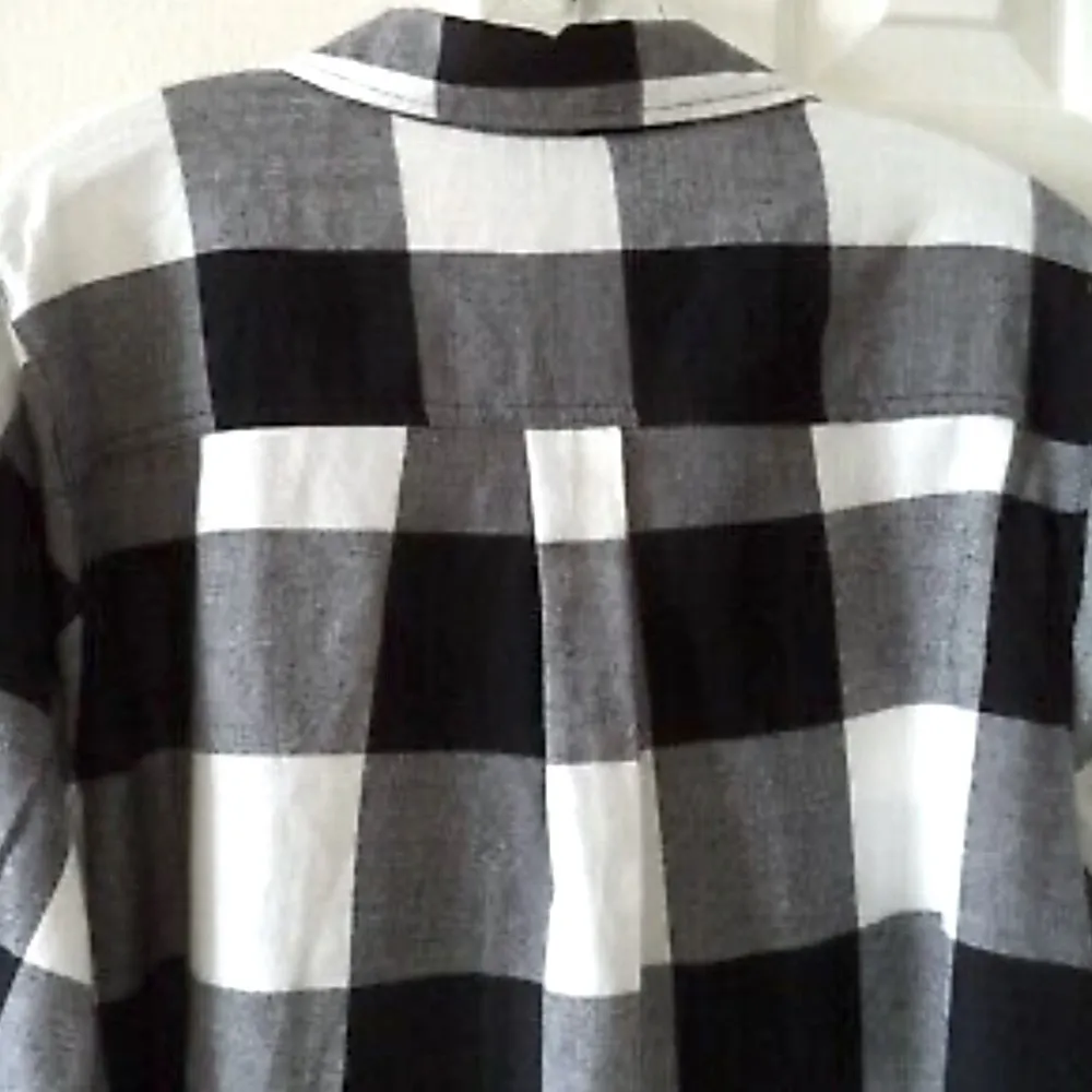 181. Old Navy Over Sized Buffalo Plaid Flannel Button Down - Image 3