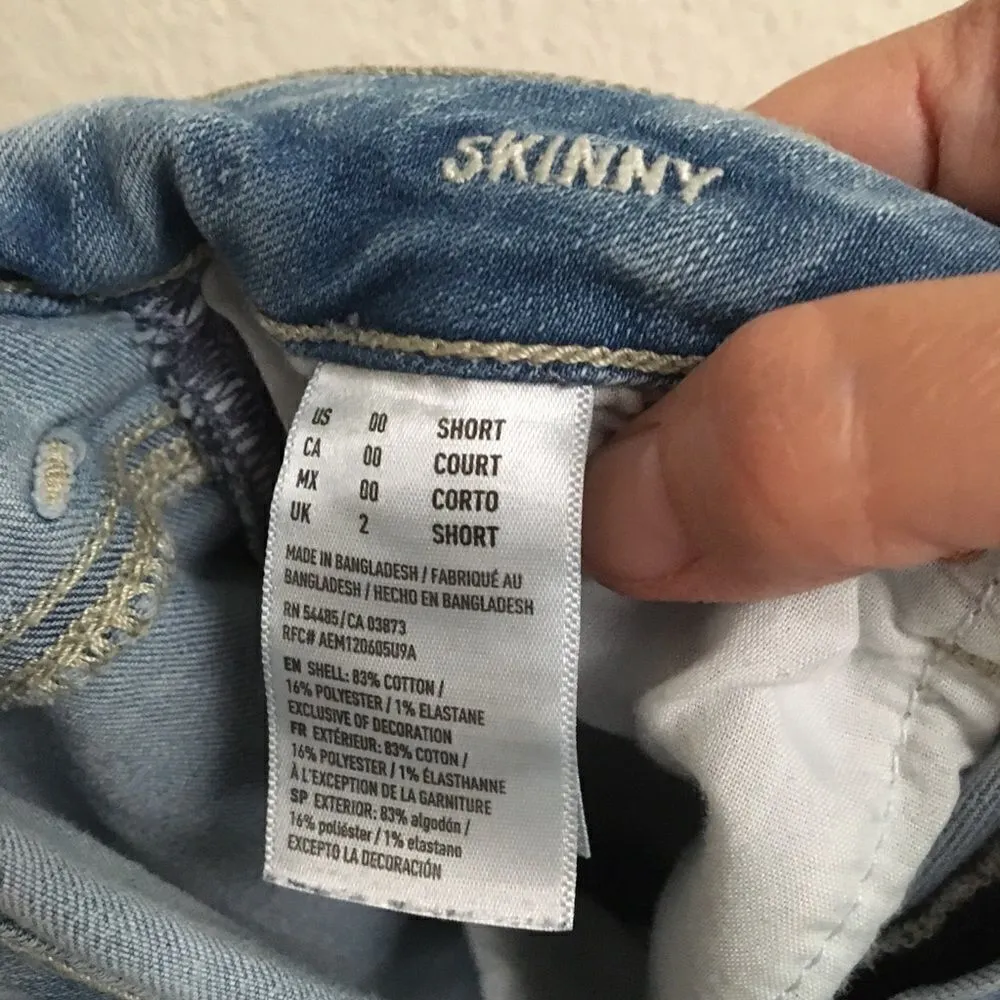 American Eagle skinny light wash denim jeans 00 Short - Image 7