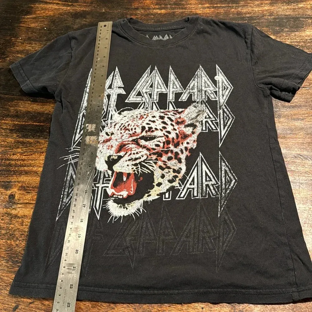 Def Leppard xs faded black t shirt band T - Image 3