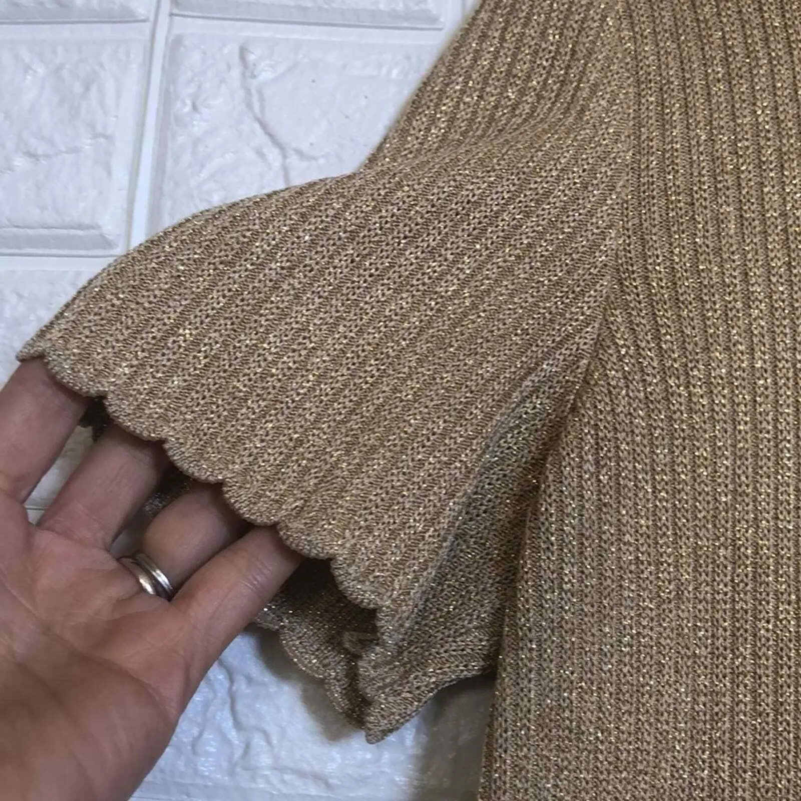 Vintage‎ St. John scallop detailed gold mock neck Women’s Size S Small - Image 4