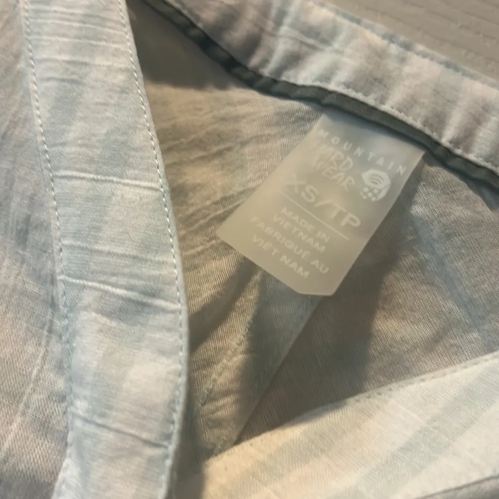 -
Mountain Hardware blouse NWT 🎀 Oversized! - Image 8