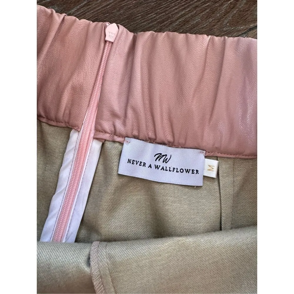 Never A Wallflower Women’s Pink Matador Wide Leg High Waist Shorts Size Medium Pink - Image 2