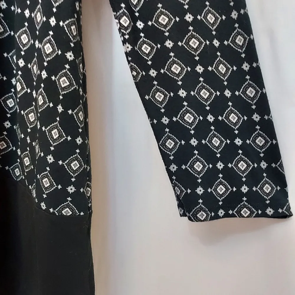 J. JILL Wearever Collection Black White Gray Geometric Pattern Tunic Blouse Top - Image 3