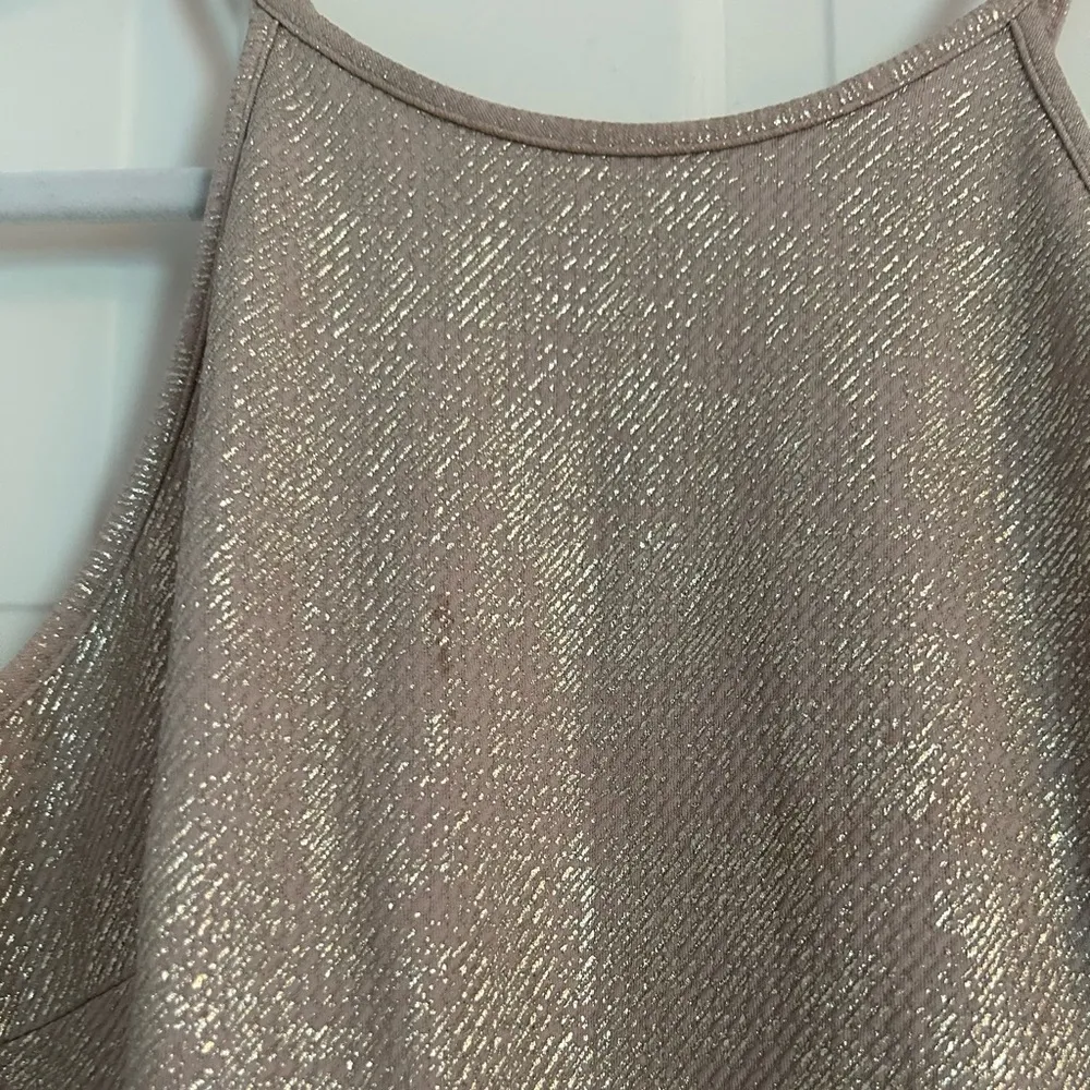 Glimmery gold dress! - Image 3
