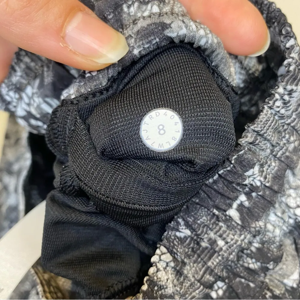 LULULEMON Hotty Hot Low Rise Active Short II 2.5” Lined Lace Starlight Black 8 - Image 7