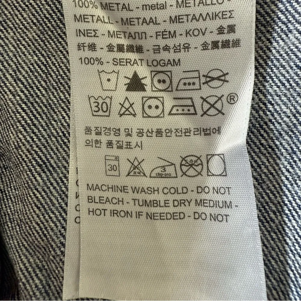 Levi’s Studded Blue Denim Trucker Statement Edgy Jean Jacket Women’s Medium - Image 14