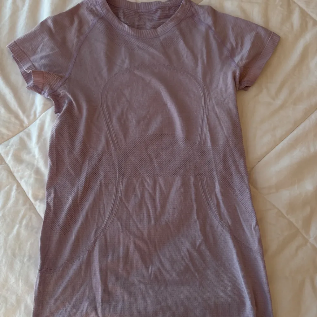 Lululemon Swiftly Tech Short Sleeve Crew Lilac Quartz / Lilac Quartz - Image 2
