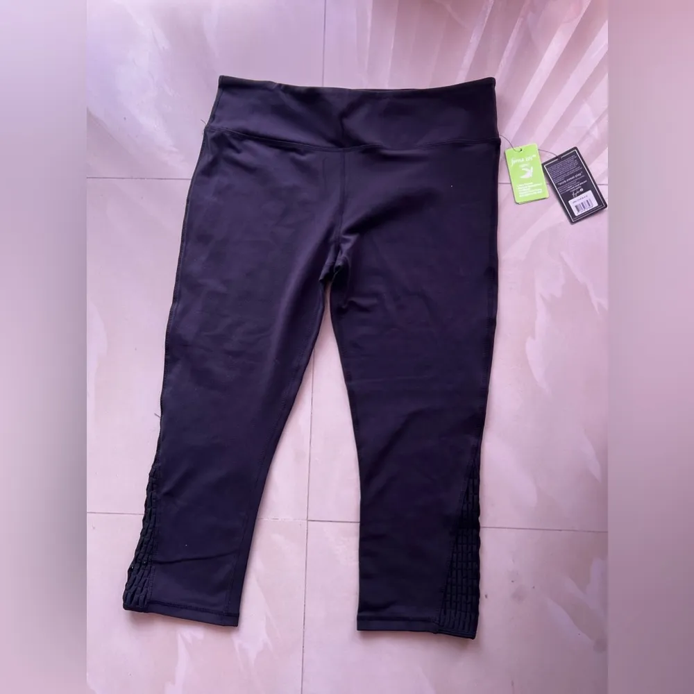 Glyder Glyder Capri Leggings Womens  LX Black Nylon And  Spandex Lightweight New - Image 3